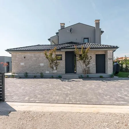 Bewegte Berge Villa Kastelir